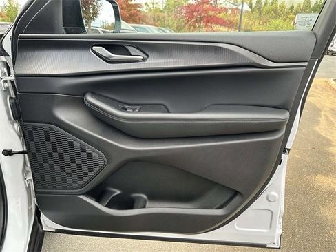 Used 2023 Jeep Grand Cherokee Altitude image 25