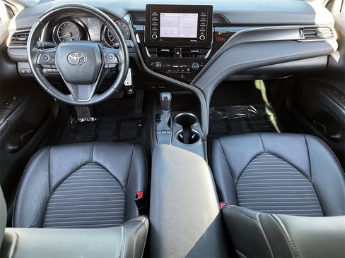 Used 2023 Toyota Camry SE image 9