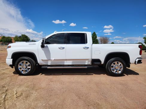 Used 2024 Chevrolet Silverado 3500 High Country w/ High Country Premium Package AWD/4WD image 2
