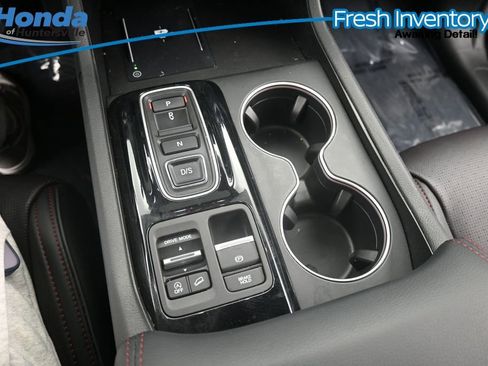 Used 2025 Honda Pilot Black Edition image 33