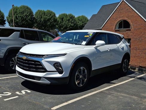 Used 2025 Chevrolet Blazer LT AWD/4WD image 1