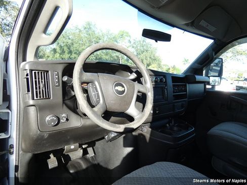 Used 2017 Chevrolet Express 3500 image 44