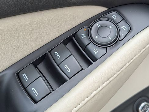 Used 2021 Buick Enclave Premium w/ Sun and Sites Package AWD/4WD image 35