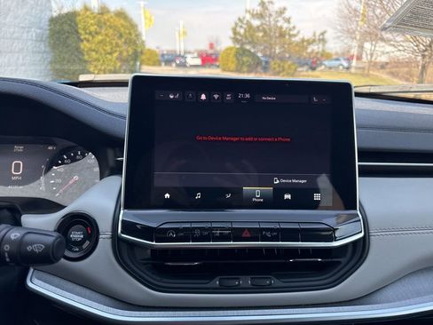 Used 2025 Jeep Compass Limited image 18