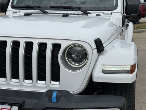 Used 2023 Jeep Wrangler Sahara image 11