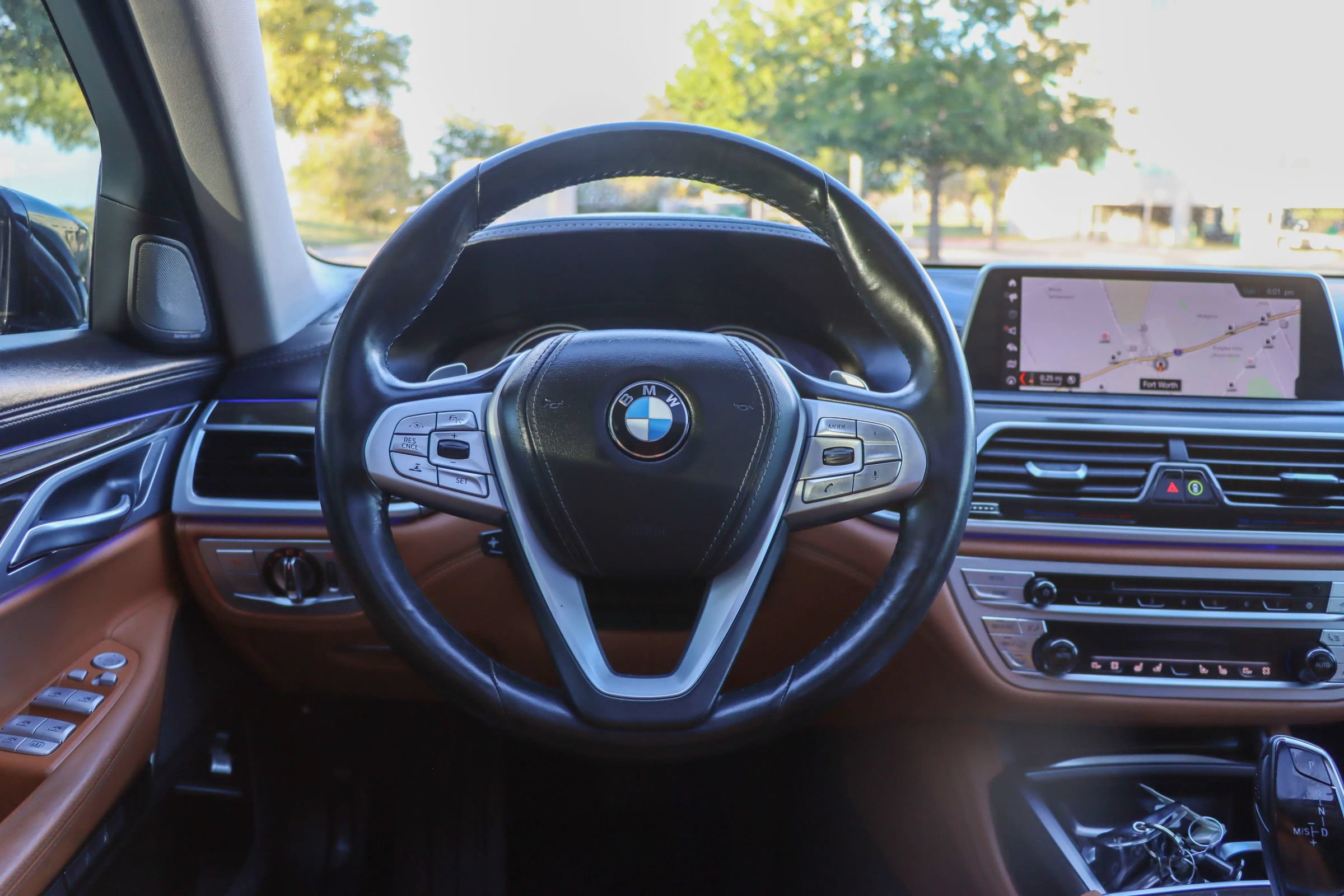 Used 2018 BMW 740e xDrive AWD/4WD image 28