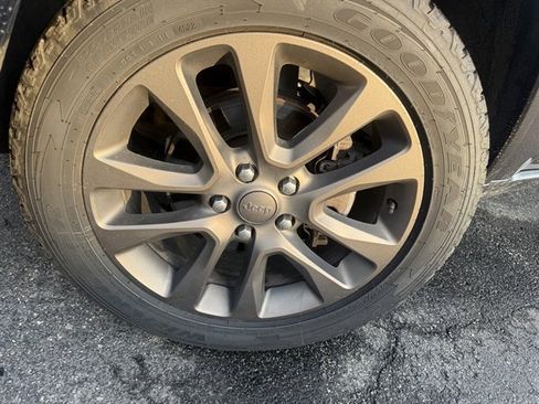 Used 2017 Jeep Grand Cherokee Limited 75th Anniversary image 4