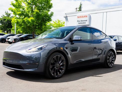 Used 2022 Tesla Model Y Performance AWD/4WD image 3