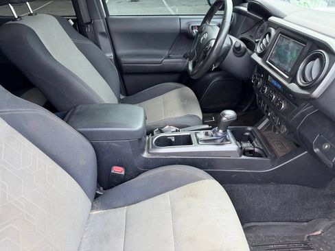 Used 2021 Toyota Tacoma TRD Off-Road w/ Technology Package AWD/4WD image 16