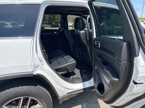 Used 2019 Jeep Grand Cherokee Limited AWD/4WD image 9