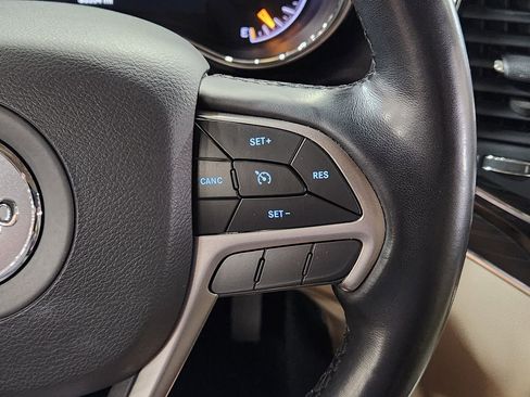 Used 2021 Jeep Grand Cherokee Limited image 50