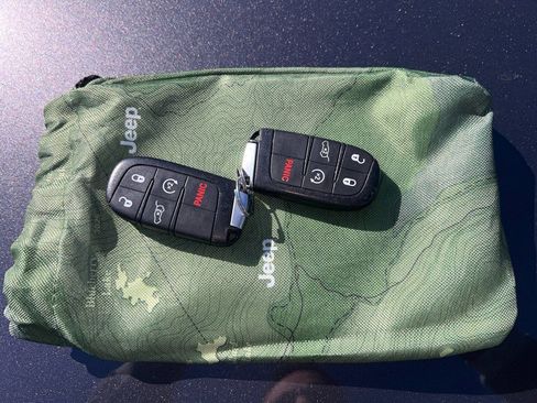 Used 2019 Jeep Grand Cherokee Altitude image 15