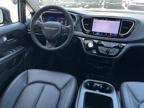 New 2026 Chrysler Pacifica Select w/ S Appearance Package FWD image 31