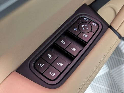 New 2026 Porsche Cayenne Coupe AWD/4WD image 27