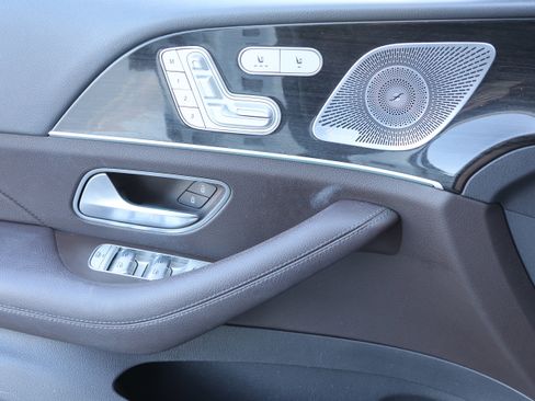 Used 2020 Mercedes-Benz GLS 450 4MATIC image 12