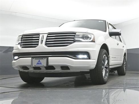 Used 2015 Lincoln Navigator Base image 31