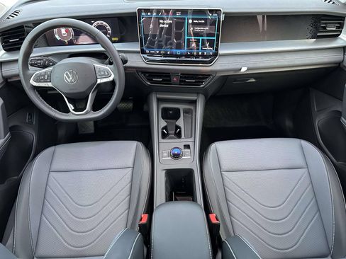 New 2026 Volkswagen Tiguan SE AWD/4WD image 11