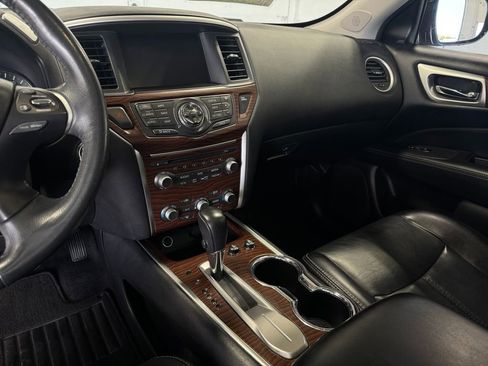 Used 2017 Nissan Pathfinder Platinum w/ Family Entertainment Package FWD image 18
