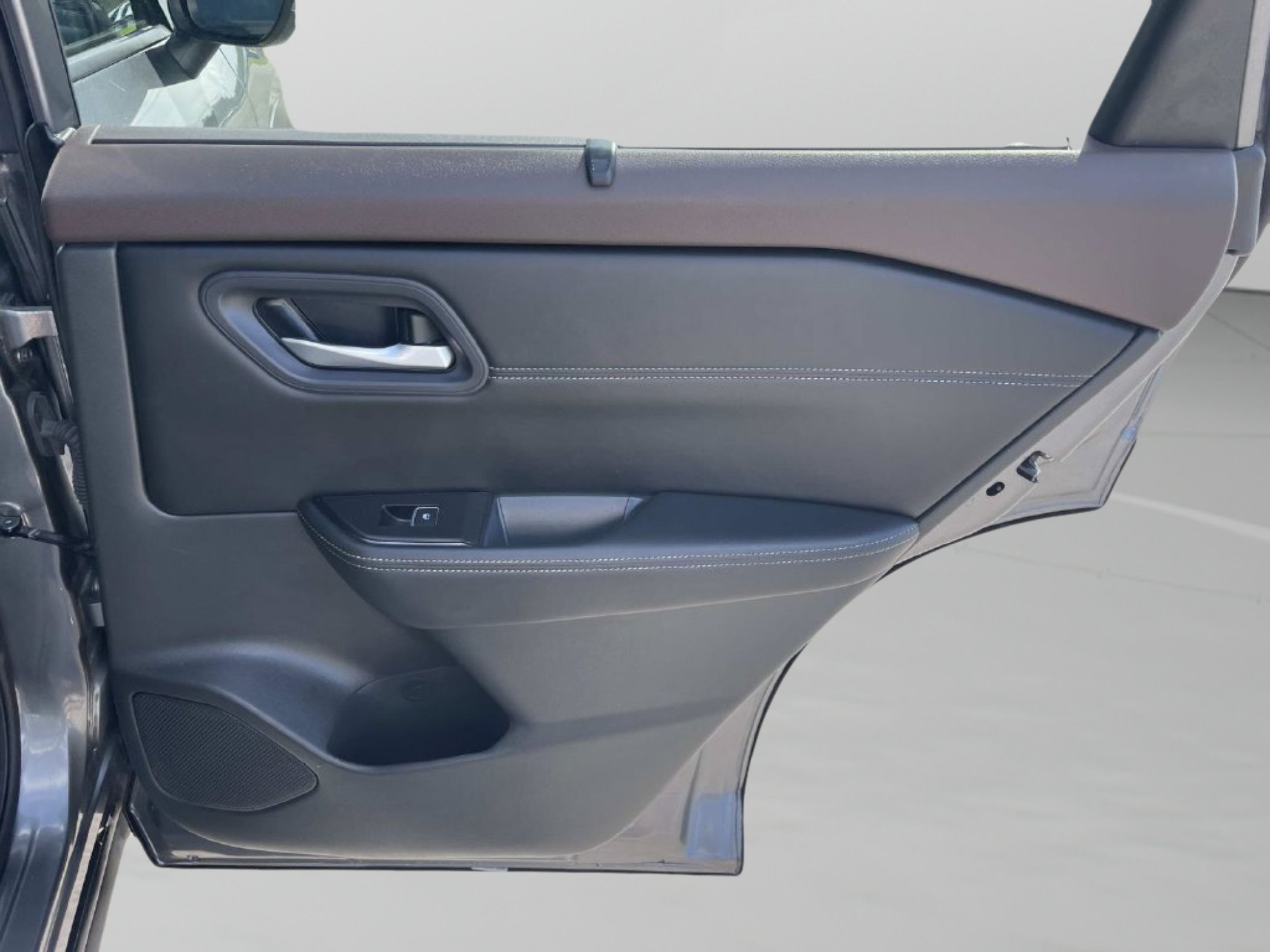 Used 2023 Nissan Rogue SL w/ SL Premium Package FWD image 13