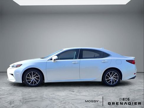 Used 2017 Lexus ES 350 image 4