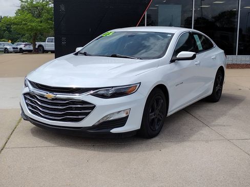 Used 2023 Chevrolet Malibu LT FWD image 1