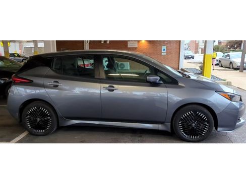 Used 2023 Nissan Leaf SV Plus image 3