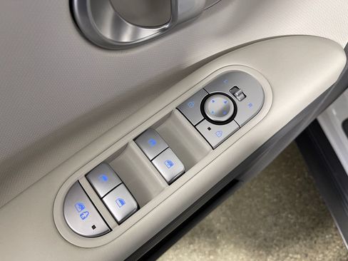 Certified 2024 Hyundai Ioniq 5 SEL RWD image 18