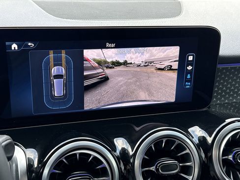 Used 2025 Mercedes-Benz GLB 250 image 18