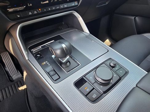 Used 2024 MAZDA CX-90 Plug-In Hybrid w/ Preferred AWD/4WD image 17
