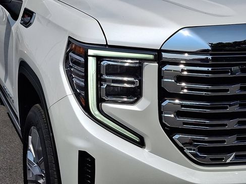 Used 2023 GMC Sierra 1500 Denali w/ Denali Reserve Package AWD/4WD image 10