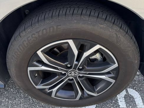 Used 2025 Toyota Sienna Platinum AWD/4WD image 17