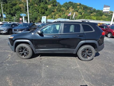 Used 2018 Jeep Cherokee Trailhawk AWD/4WD image 4