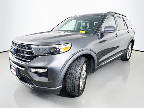 Used 2020 Ford Explorer XLT w/ Equipment Group 202A AWD/4WD image 3