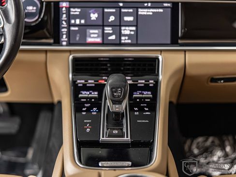 Used 2018 Porsche Panamera 4 AWD/4WD image 40