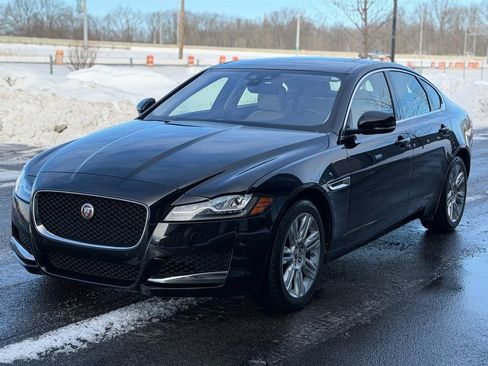 Used 2016 Jaguar XF Premium image 4
