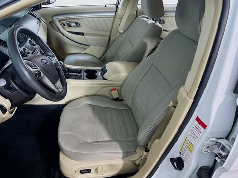 Used 2018 Ford Taurus SE image 17