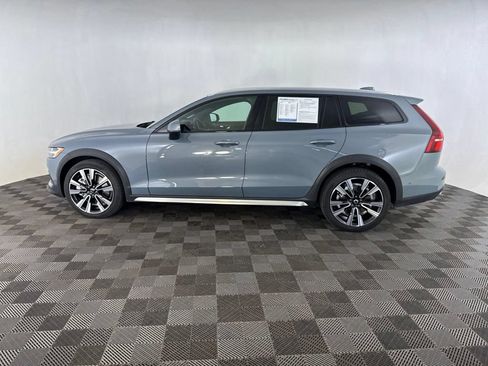 Used 2023 Volvo V60 B5 Cross Country Ultimate AWD/4WD image 11