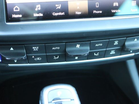 Used 2022 Maserati Levante Modena AWD/4WD image 27