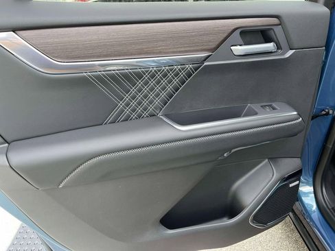 New 2026 GMC Acadia Denali w/ Super Cruise Package image 15