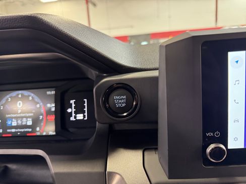 Certified 2026 Toyota Tacoma SR5 AWD/4WD image 30