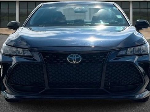 Used 2019 Toyota Avalon XSE image 2