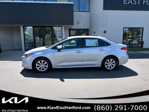 Used 2025 Toyota Corolla LE FWD image 2