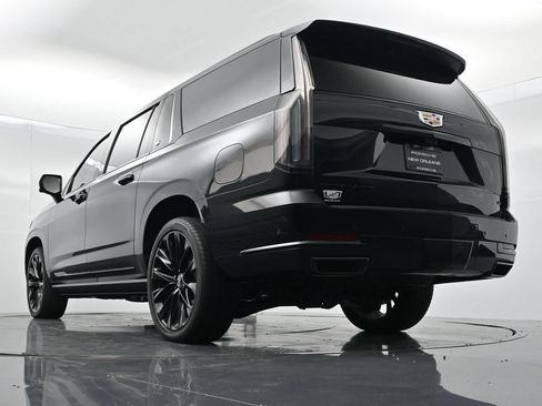 Used 2026 Cadillac Escalade ESV Platinum Sport w/ LPO, ONYX Package AWD/4WD image 30