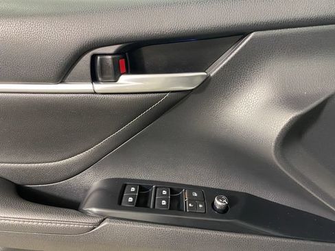 Used 2018 Toyota Camry XSE FWD image 21