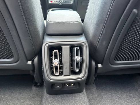 Certified 2025 Volvo XC40 B5 Plus AWD/4WD image 17