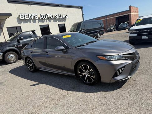 Used 2018 Toyota Camry SE image 4
