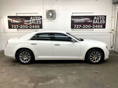 Used 2011 Chrysler 300 Limited w/ Luxury Group image 2