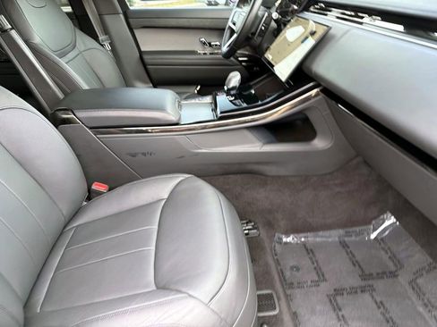 Used 2024 Land Rover Range Rover Sport SE image 9