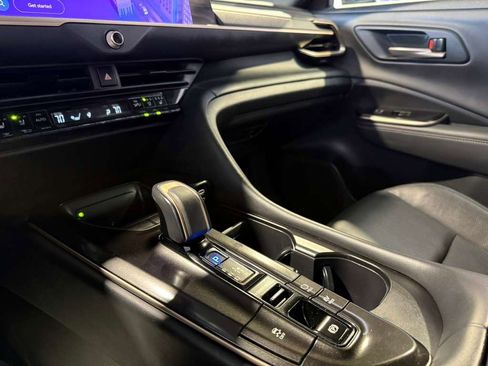 Used 2024 Toyota Crown Limited image 19