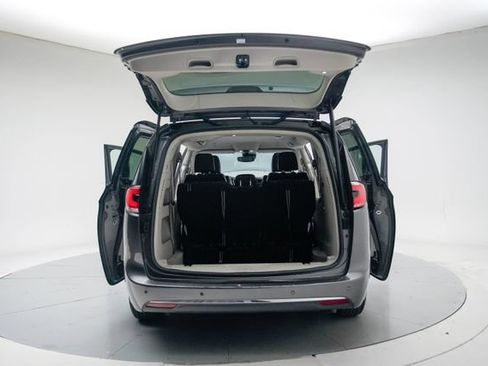 Used 2023 Chrysler Pacifica Touring-L FWD image 20